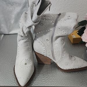 *SOLD*Chic White Studded Heeled Boots